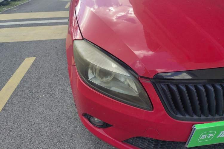 Used Skoda Fabia 2012 1.6L Automatic Cool Black Edition Right Front Headlight