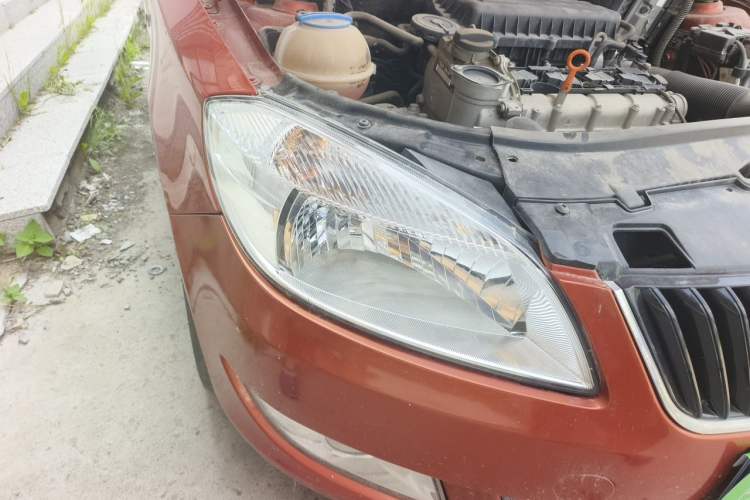 Used Skoda Fabia 2012 1.4L Manual Jingling Edition Right Front Headlight