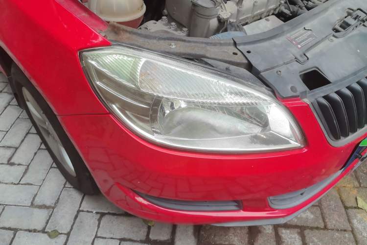 Used Skoda Fabia 2012 1.4L Automatic Crystal Edition Right Front Headlight