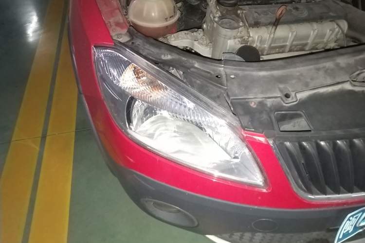 Used Skoda Fabia 2012 1.6L Scout Right Front Headlight