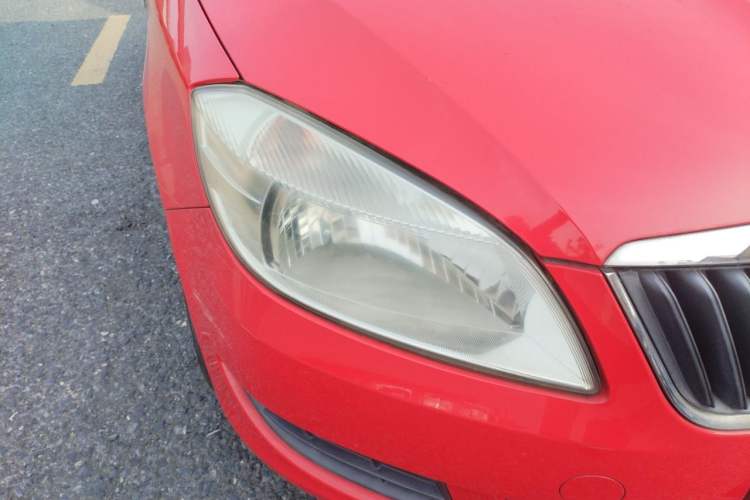 Used Skoda Fabia 2012 1.4L Manual Crystal Edition Right Front Headlight