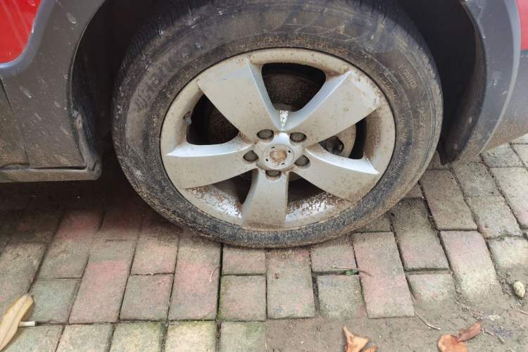 Used Skoda Fabia 2012 1.6L Scout Right Front Wheel Hub