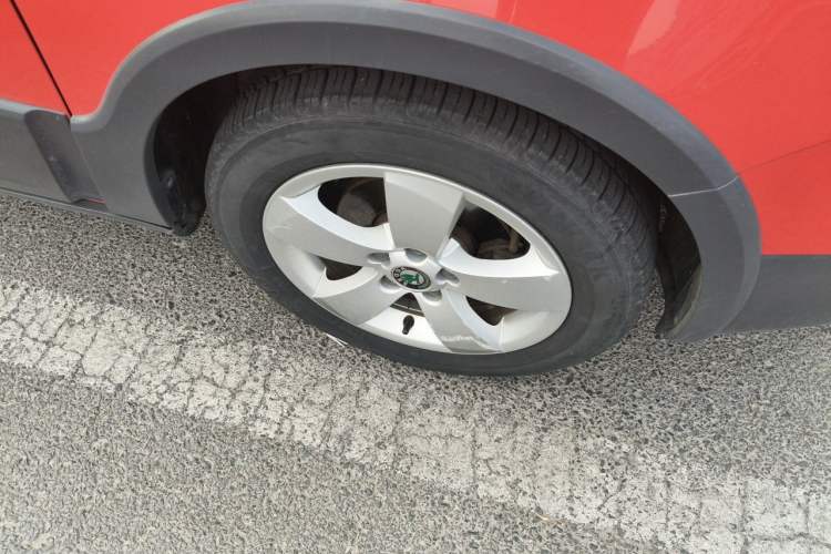 Used Skoda Fabia 2012 1.6L Scout Right Front Wheel Hub