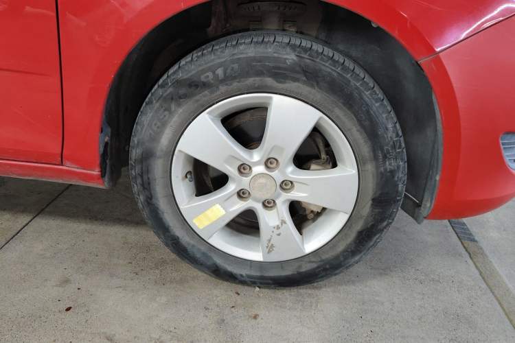 Used Skoda Fabia 2012 1.4L Automatic Crystal Edition Right Front Wheel Hub