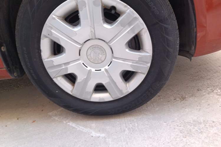 Used Skoda Fabia 2012 1.4L Automatic Crystal Edition Right Front Wheel Hub