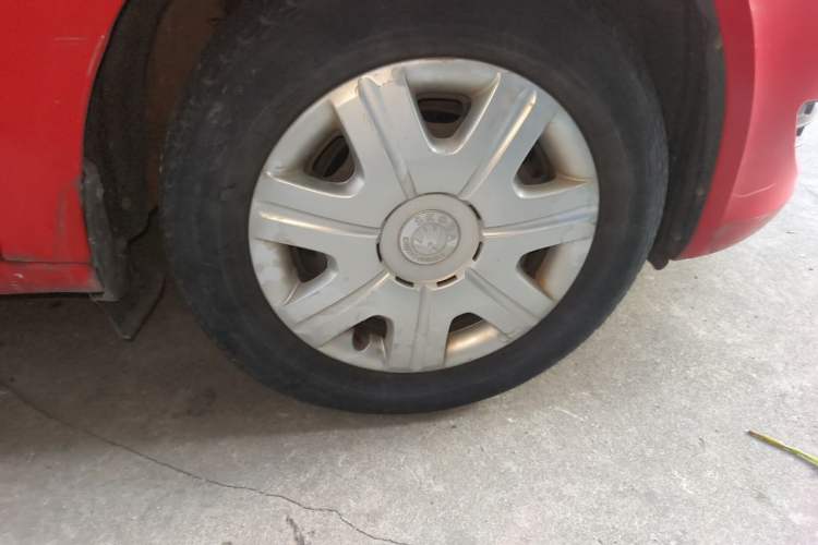 Used Skoda Fabia 2012 1.4L Manual Crystal Edition Right Front Wheel Hub