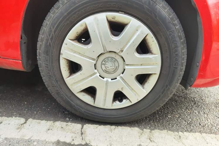 Used Skoda Fabia 2012 1.4L Manual Jingling Edition Right Front Wheel Hub