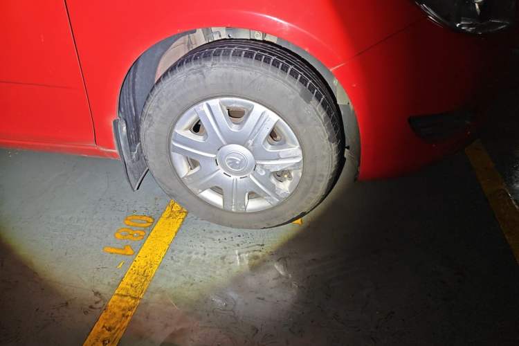 Used Skoda Fabia 2012 1.4L Automatic Crystal Edition Right Front Wheel Hub