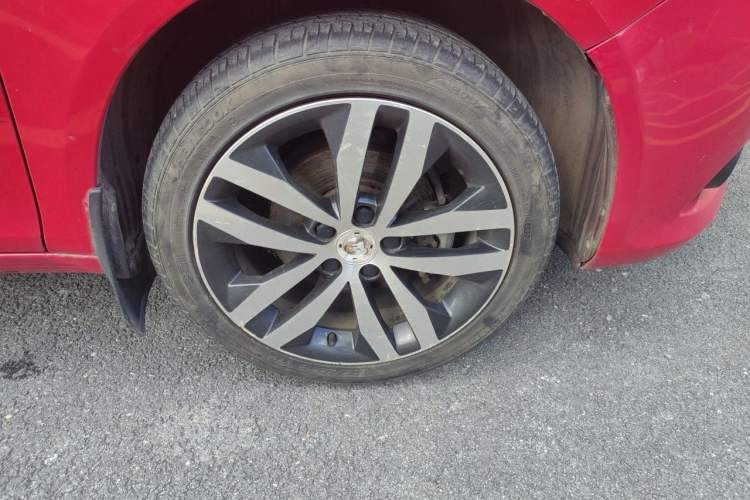 Used Skoda Fabia 2012 1.6L Automatic Cool Black Edition Right Front Wheel Hub