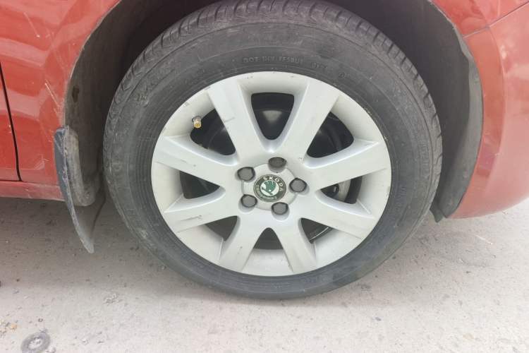 Used Skoda Fabia 2012 1.4L Manual Jingling Edition Right Front Wheel Hub