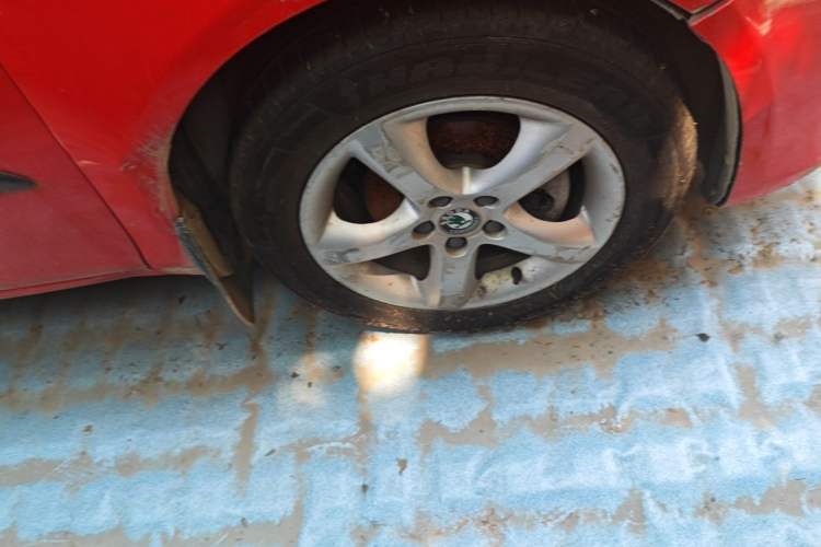 Used Skoda Fabia 2012 1.6L Manual Cool Black Edition Right Front Wheel Hub