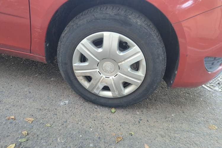 Used Skoda Fabia 2012 1.4L Manual Crystal Edition Right Front Wheel Hub