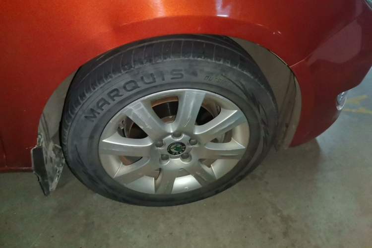 Used Skoda Fabia 2012 1.4L Manual Jingling Edition Right Front Wheel Hub
