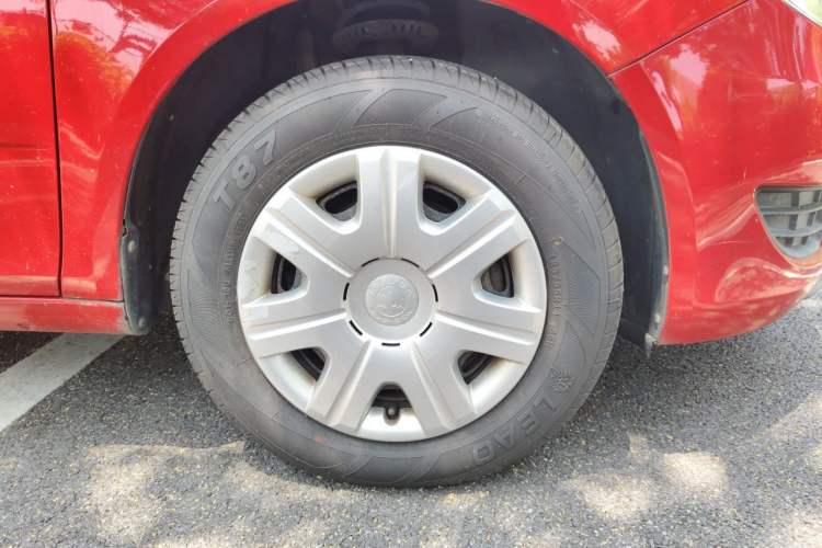 Used Skoda Fabia 2012 1.4L Automatic Crystal Edition Right Front Wheel Hub