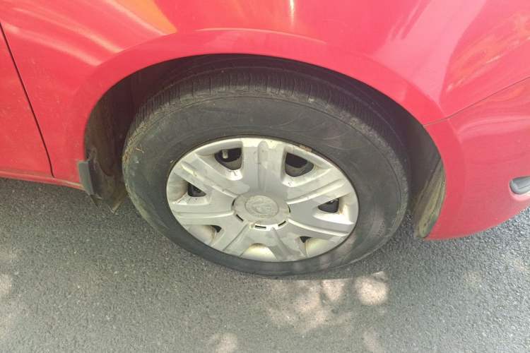 Used Skoda Fabia 2012 1.4L Manual Crystal Edition Right Front Wheel Hub