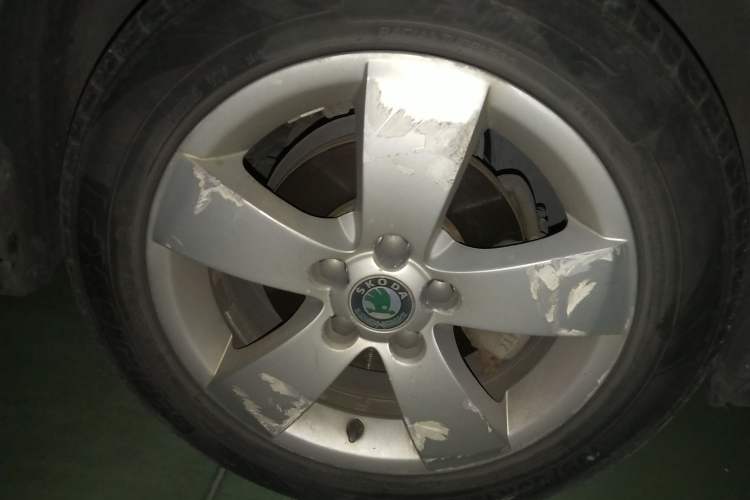 Used Skoda Fabia 2012 1.6L Scout Right Front Wheel Hub