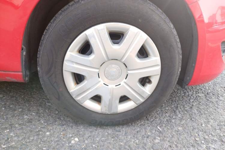Used Skoda Fabia 2012 1.4L Manual Crystal Edition Right Front Wheel Hub