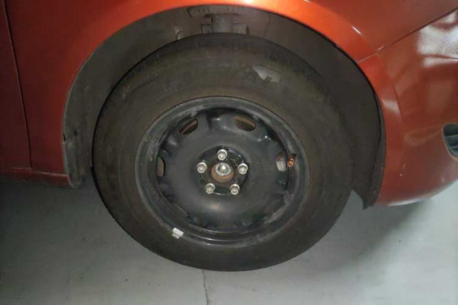 Used Skoda Fabia 2012 1.4L Automatic Crystal Edition Right Front Wheel Hub