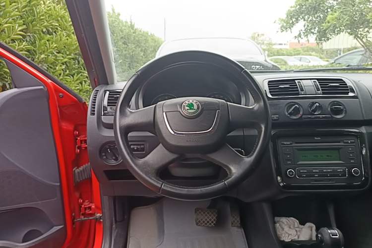 Used Skoda Fabia 2012 1.6L Automatic Sport Edition Steering Wheel