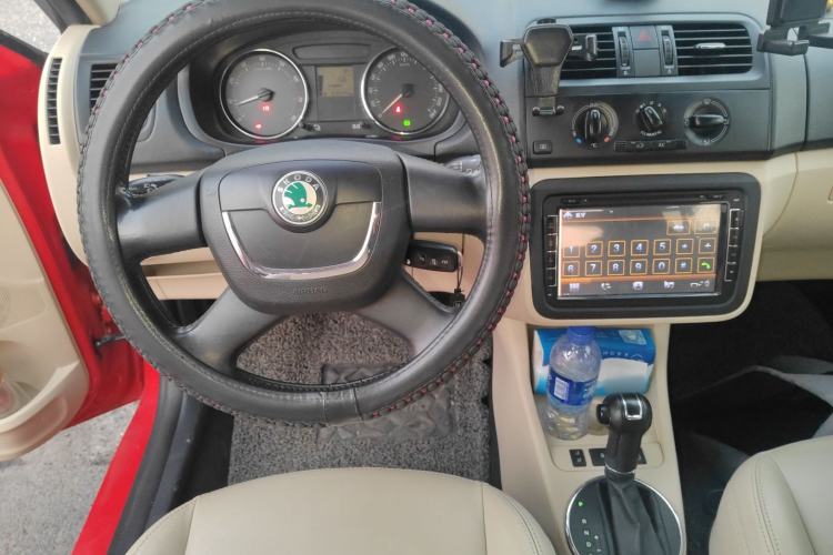 Used Skoda Fabia 2012 1.6L Automatic Crystal Edition Steering Wheel