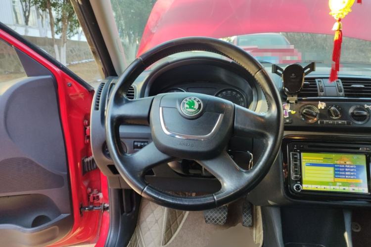Used Skoda Fabia 2012 1.6L Automatic Cool Black Edition Steering Wheel
