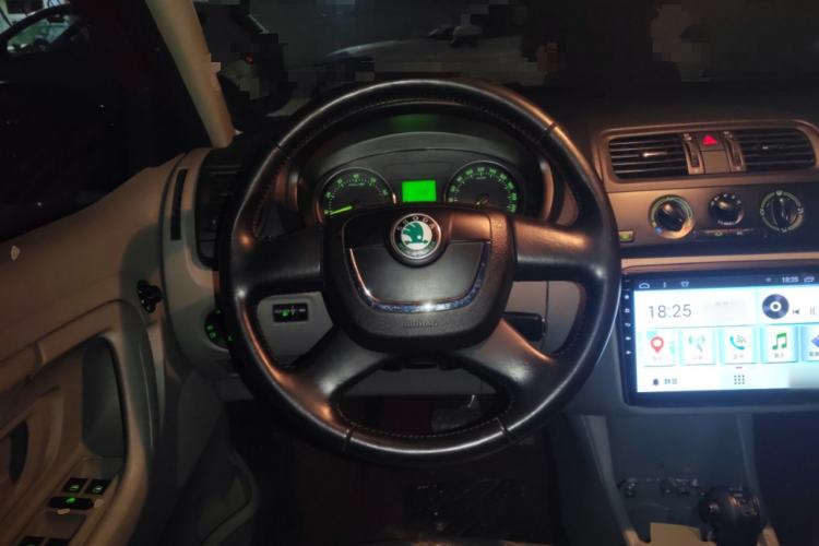 Used Skoda Fabia 2012 1.4L Automatic Crystal Edition Steering Wheel