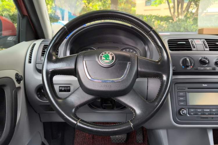 Used Skoda Fabia 2012 1.6L Automatic Crystal Edition Steering Wheel