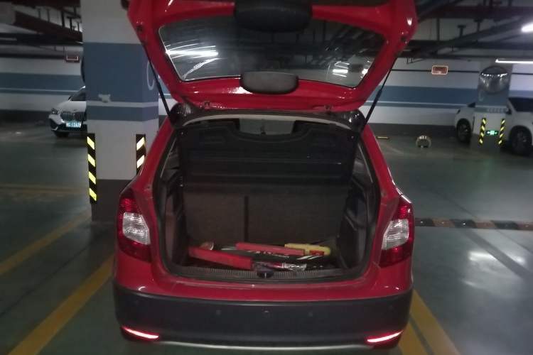 Used Skoda Fabia 2012 1.6L Scout Trunk