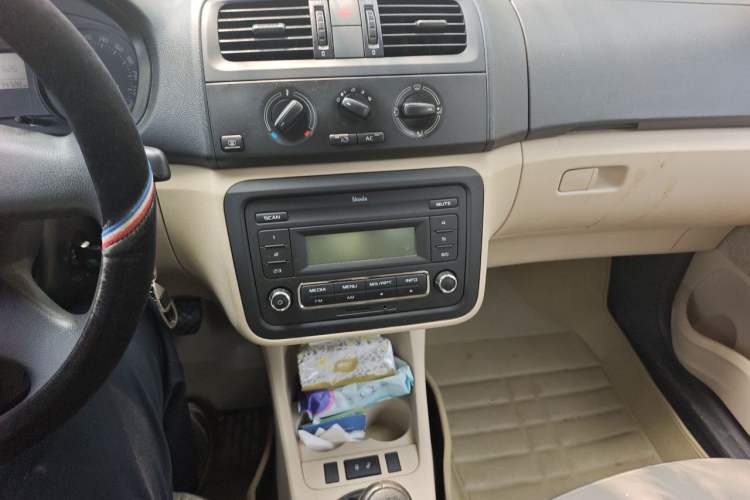 Used Skoda Fabia 2012 1.4L Manual Crystal Edition Audio And AC Panel