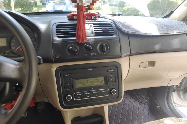 Used Skoda Fabia 2012 1.4L Manual Crystal Edition Audio And AC Panel