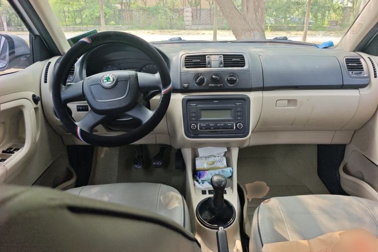 Used Skoda Fabia 2012 1.4L Manual Crystal Edition Center Console