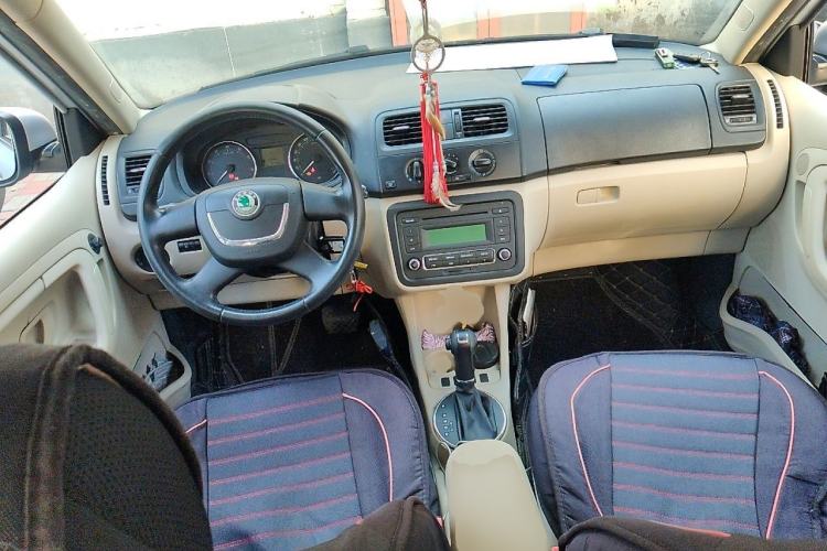 Used Skoda Fabia 2012 1.4L Automatic Crystal Edition Center Console