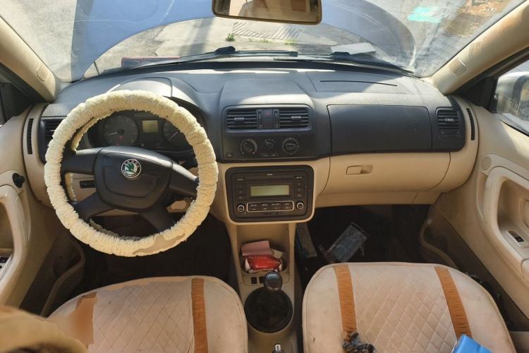 Used Skoda Fabia 2012 1.4L Manual Crystal Edition Center Console