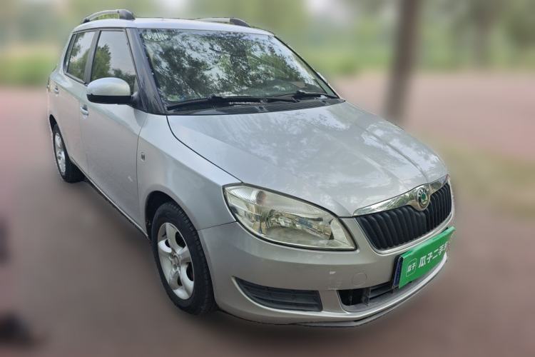 Used Skoda Fabia 2012 1.4L Manual Crystal Edition Front Right 45 Deg