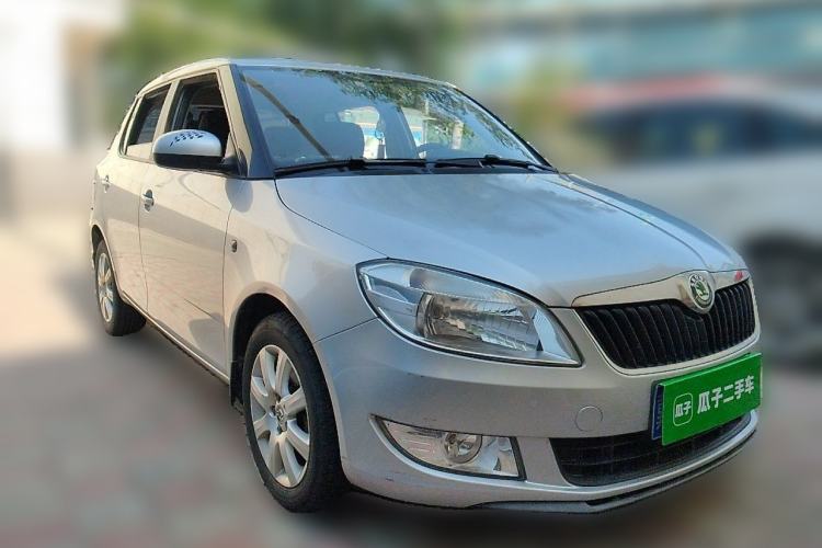 Used Skoda Fabia 2012 1.4L Automatic Crystal Edition Front Right 45 Deg