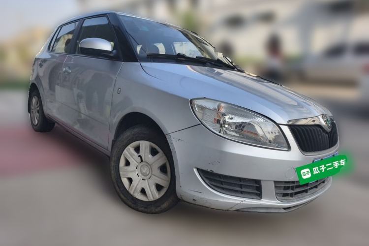 Used Skoda Fabia 2012 1.4L Manual Crystal Edition Front Right 45 Deg