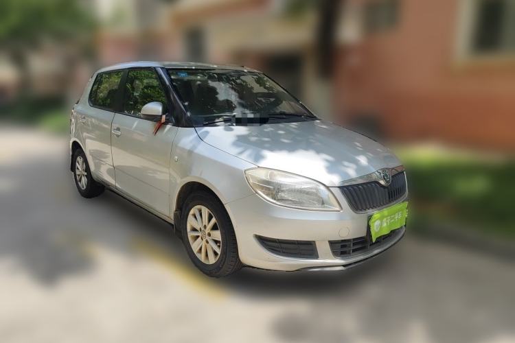 Used Skoda Fabia 2012 1.4L Manual Crystal Edition Front Right 45 Deg