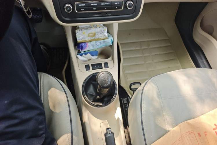 Used Skoda Fabia 2012 1.4L Manual Crystal Edition Gear Lever