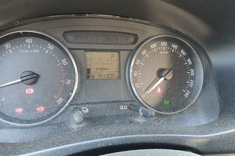 Used Skoda Fabia 2012 1.4L Automatic Crystal Edition Odometer Close Up