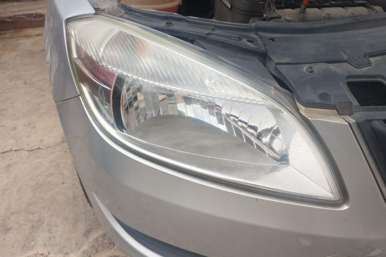 Used Skoda Fabia 2012 1.4L Manual Crystal Edition Right Front Headlight