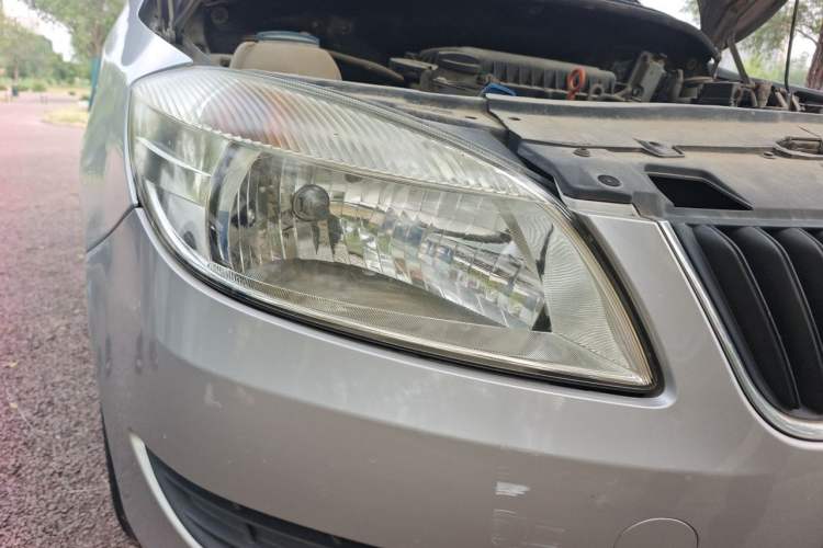 Used Skoda Fabia 2012 1.4L Manual Crystal Edition Right Front Headlight