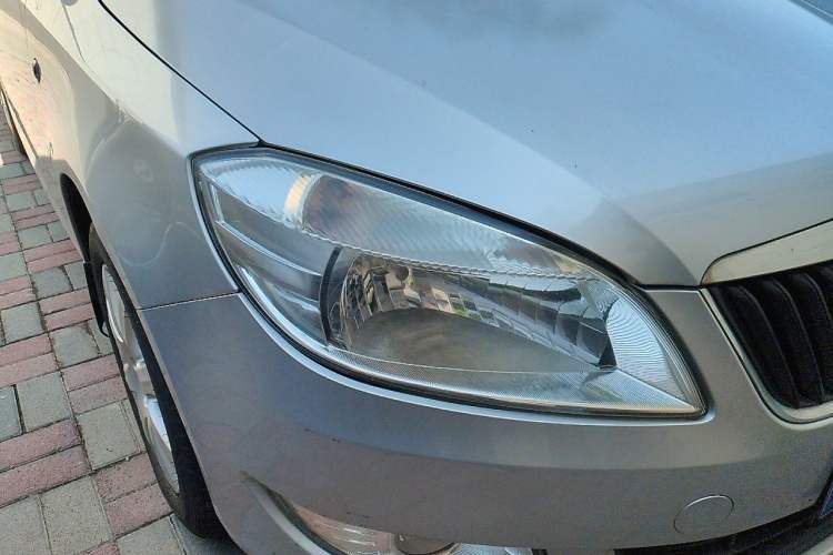Used Skoda Fabia 2012 1.4L Automatic Crystal Edition Right Front Headlight