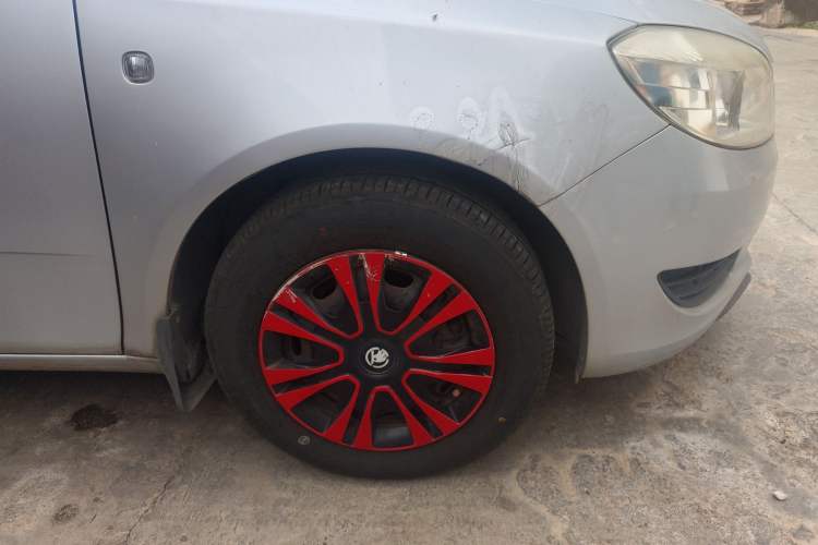 Used Skoda Fabia 2012 1.4L Manual Crystal Edition Right Front Wheel Hub