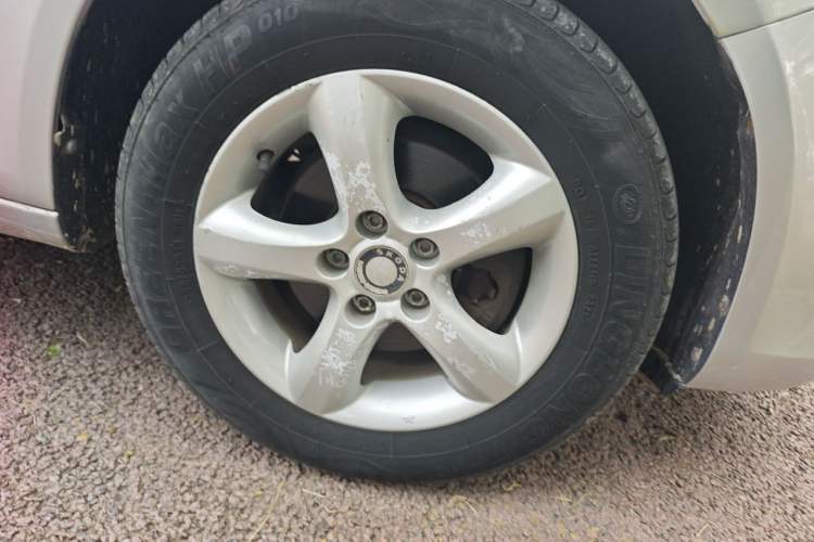 Used Skoda Fabia 2012 1.4L Manual Crystal Edition Right Front Wheel Hub