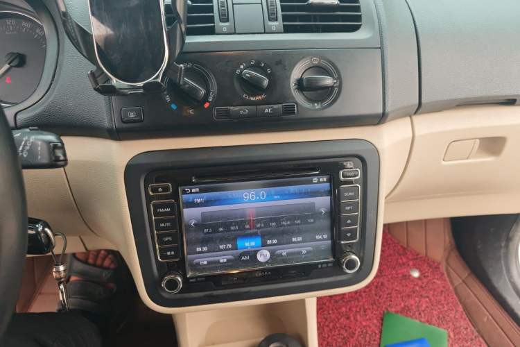 Used Skoda Fabia 2012 1.4L Automatic Crystal Edition Audio And AC Panel
