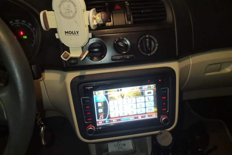 Used Skoda Fabia 2012 1.4L Automatic Crystal Edition Audio And AC Panel