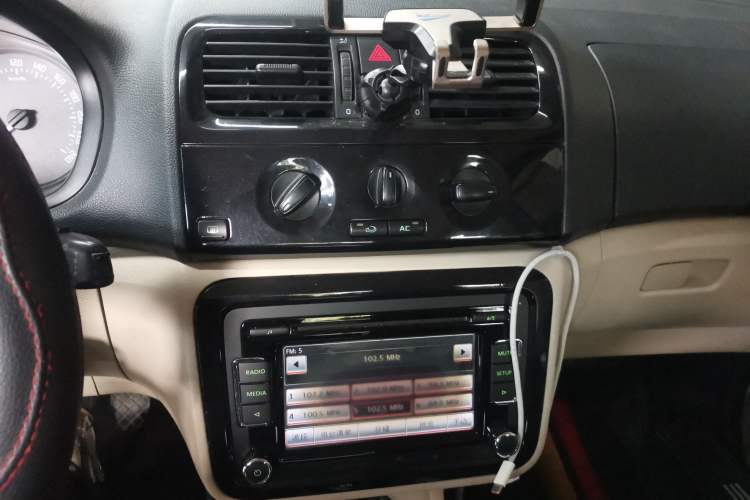 Used Skoda Fabia 2012 1.4L Manual Crystal Edition Audio And AC Panel