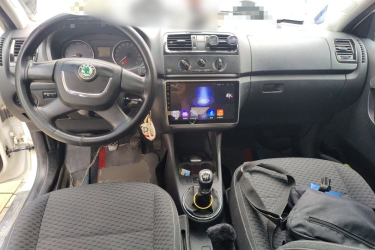 Used Skoda Fabia 2012 1.6L Manual Cool Black Edition Center Console