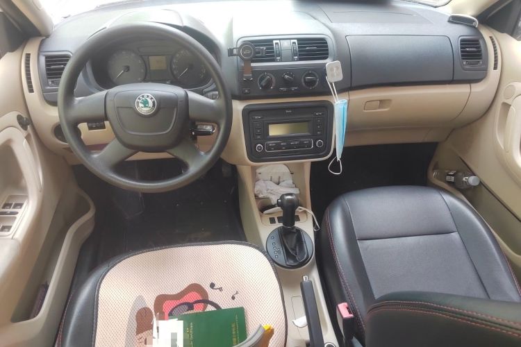 Used Skoda Fabia 2012 1.4L Automatic Crystal Edition Center Console