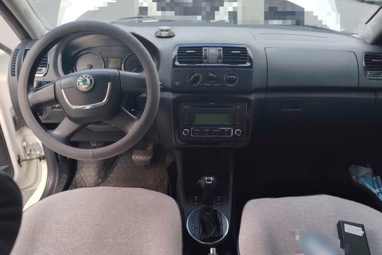Used Skoda Fabia 2012 1.6L Automatic Sport Edition Center Console